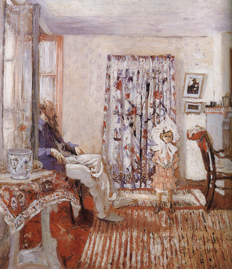 The LuSaiEr sitting by the window